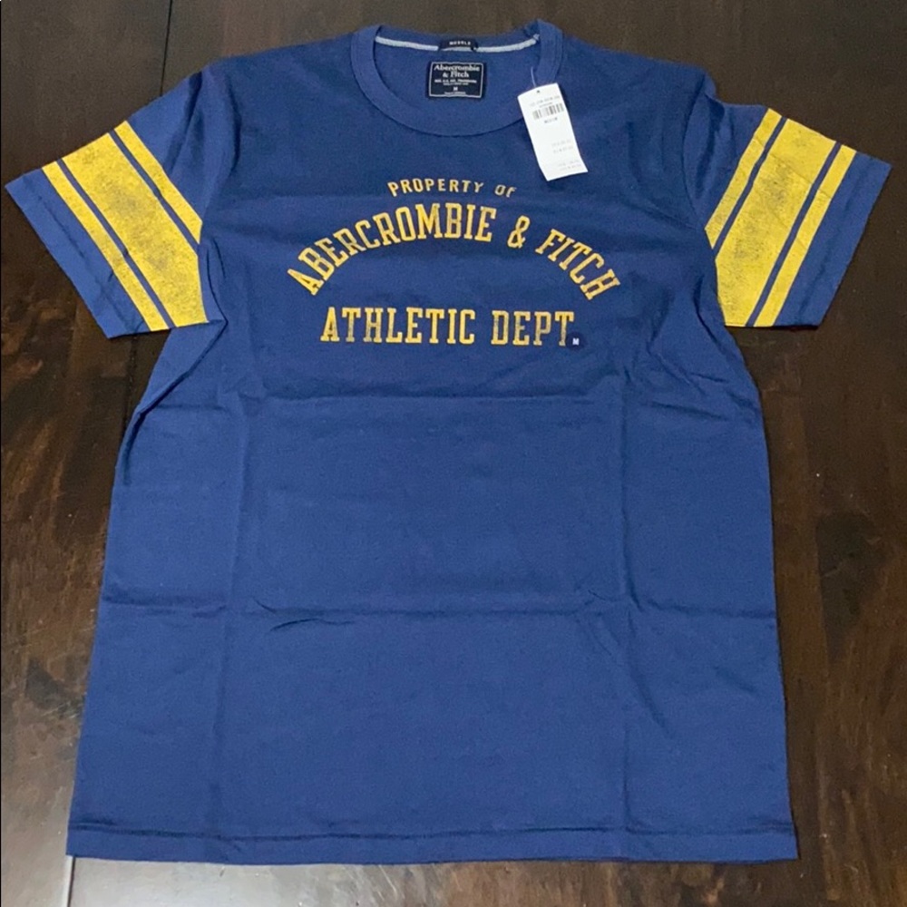 NEW! Abercrombie Men’s t-shirt Sjze M